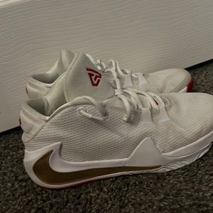 Nike zoom freak “roses”